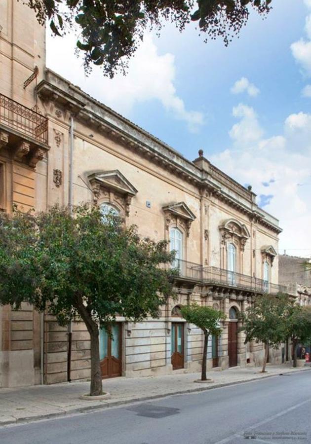 مبيت وإفطار راغوزا جيومبابولا لاكشري هاوس المظهر الخارجي الصورة